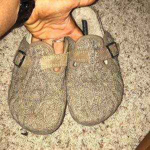 American eagle clogs